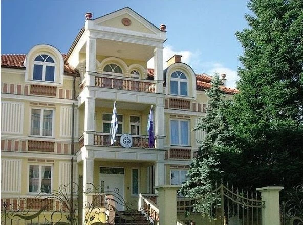 Σκόπια: Έσπασαν δύο αυτοκίνητα του ελληνικού προξενείου στο Μοναστήρι